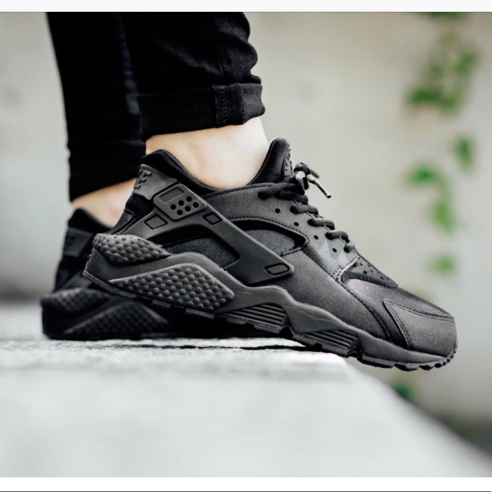 All black huaraches